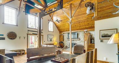 'the Lodge at Crider Creek' Getaway on 140 Acres!