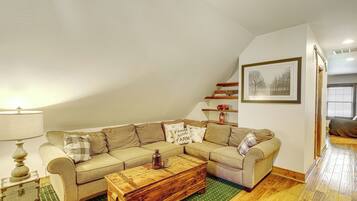 House (6 Bedrooms) | Interior