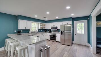 House (3 Bedrooms) | Interior