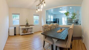 Nhà, 2 phòng ngủ, hút thuốc, sân hiên | Phòng ăn