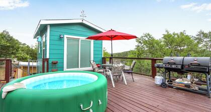 The Coop at Canyon Lake I Pool, Hot tub