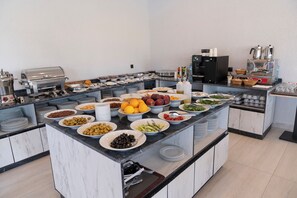 Free daily buffet breakfast - Laristone Suite Spa Hotel (Antalya)