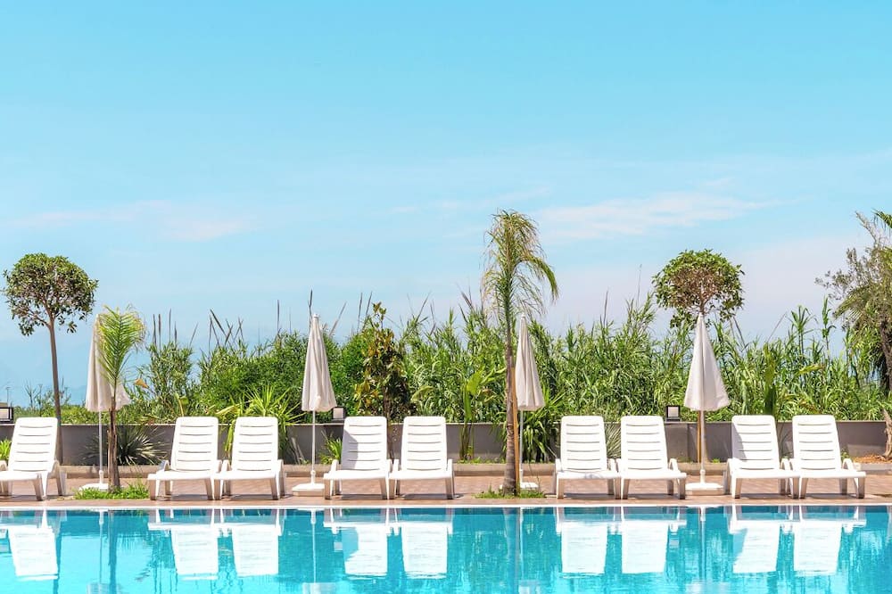 Laristone Suite Spa Hotel