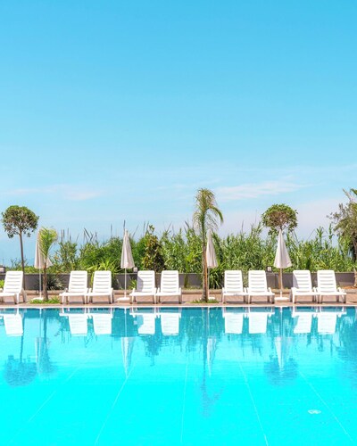 Laristone Suite Spa Hotel