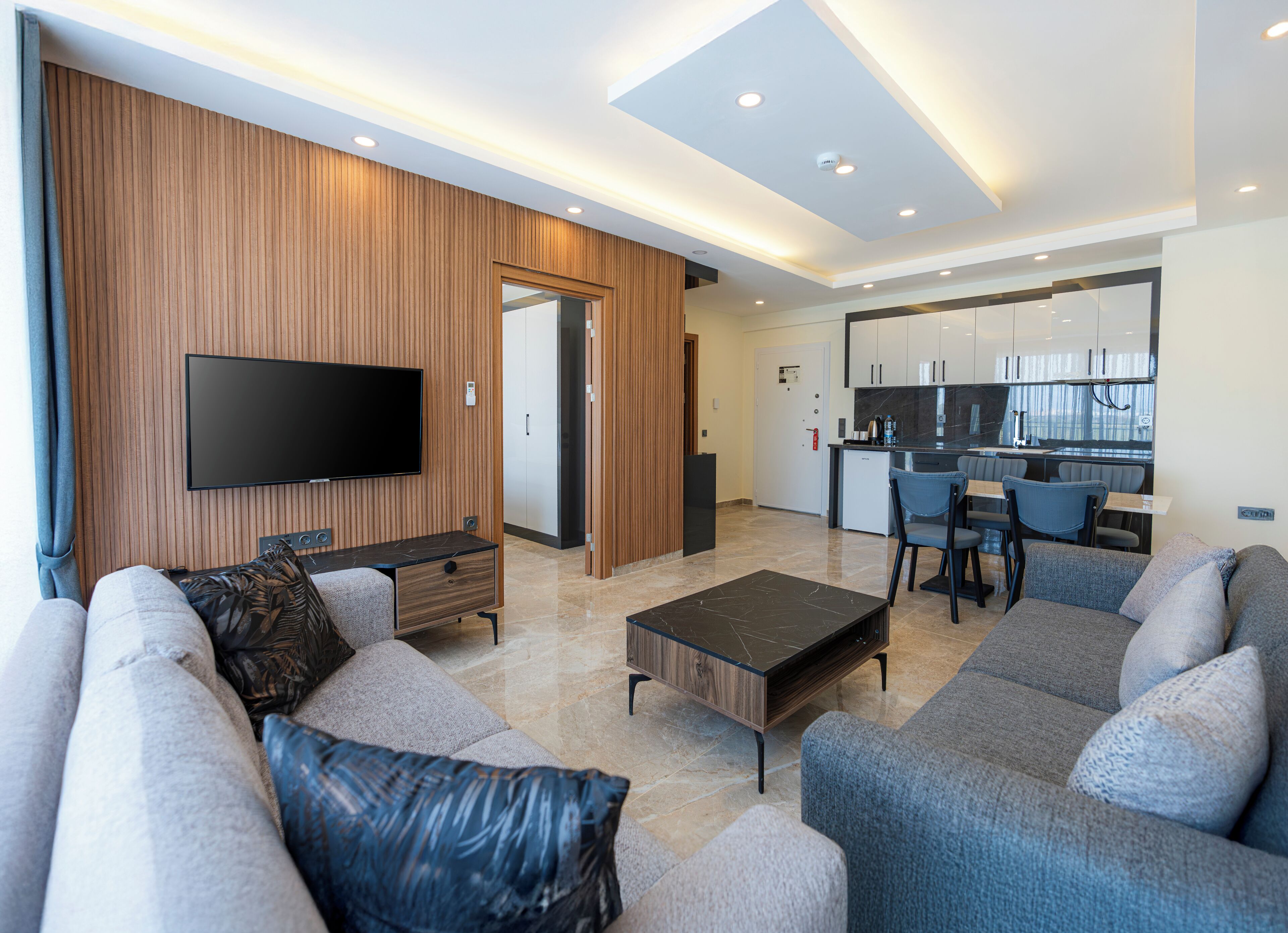 Egyptian cotton sheets, premium bedding, minibar, free cribs/infant beds