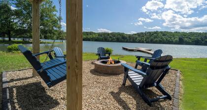 Cozy Cove Retreat on Douglas Lake, Waterfront, 4 Bedrooms, 2 Baths, Large Porch