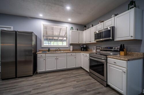 Cozy Cove Retreat on Douglas Lake, Waterfront, 4 Bedrooms, 2 Baths, Large Porch