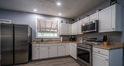 Cozy Cove Retreat on Douglas Lake, Waterfront, 4 Bedrooms, 2 Baths, Large Porch