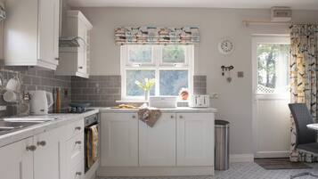 Fridge, microwave, dishwasher, cookware/dishes/utensils