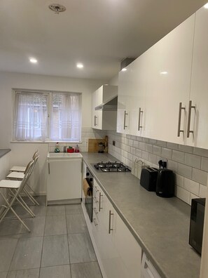 House | Private kitchen | Fridge, microwave, oven, stovetop