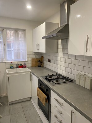 House | Private kitchen | Fridge, microwave, oven, stovetop