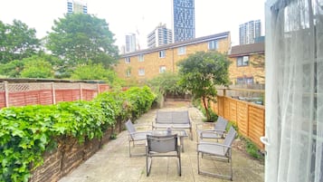 House | Terrace/patio