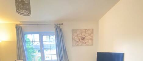 House | 5 bedrooms, iron/ironing board, free WiFi, bed sheets