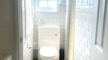 獨棟房屋 | 浴室 | 淋浴設備、吹風機、毛巾