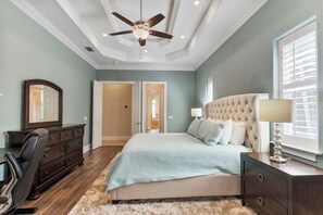 5 bedrooms, desk, iron/ironing board, travel cot