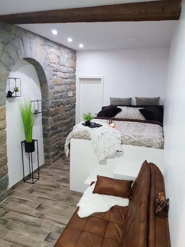 1 bedroom, WiFi, bed sheets
