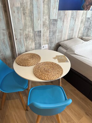 1 chambre, fer et planche à repasser, Wi-Fi, draps fournis