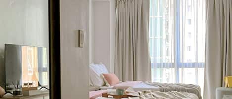 WiFi, bed sheets