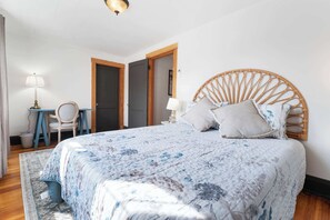 4 bedrooms, desk, iron/ironing board, WiFi
