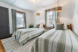 4 soverom, skrivebord, strykejern/-brett og wi-fi