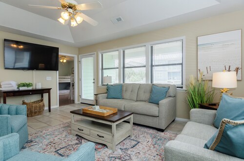 Charming Pet Friendly Home in Kure Beach!