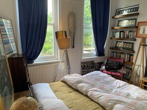 2 bedrooms, in-room safe, desk, iron/ironing board