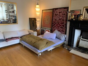 2 Schlafzimmer, Zimmersafe, Schreibtisch, Bügeleisen/Bügelbrett