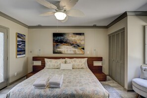 4 bedrooms, desk, iron/ironing board, internet