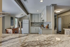 Fridge, microwave, stovetop, dishwasher