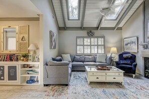 Smart TV - Sunset Rentals | 5 Rice Lane | Dog Friendly (Hilton Head Island)