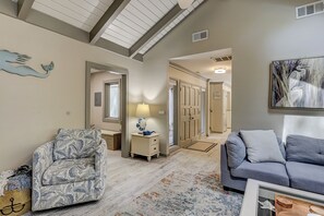 Smart TV - Sunset Rentals | 5 Rice Lane | Dog Friendly (Hilton Head Island)