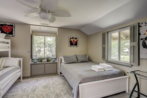 4 bedrooms, desk, iron/ironing board, internet