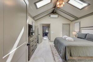 4 Schlafzimmer, Schreibtisch, Bügeleisen/Bügelbrett, Internetzugang