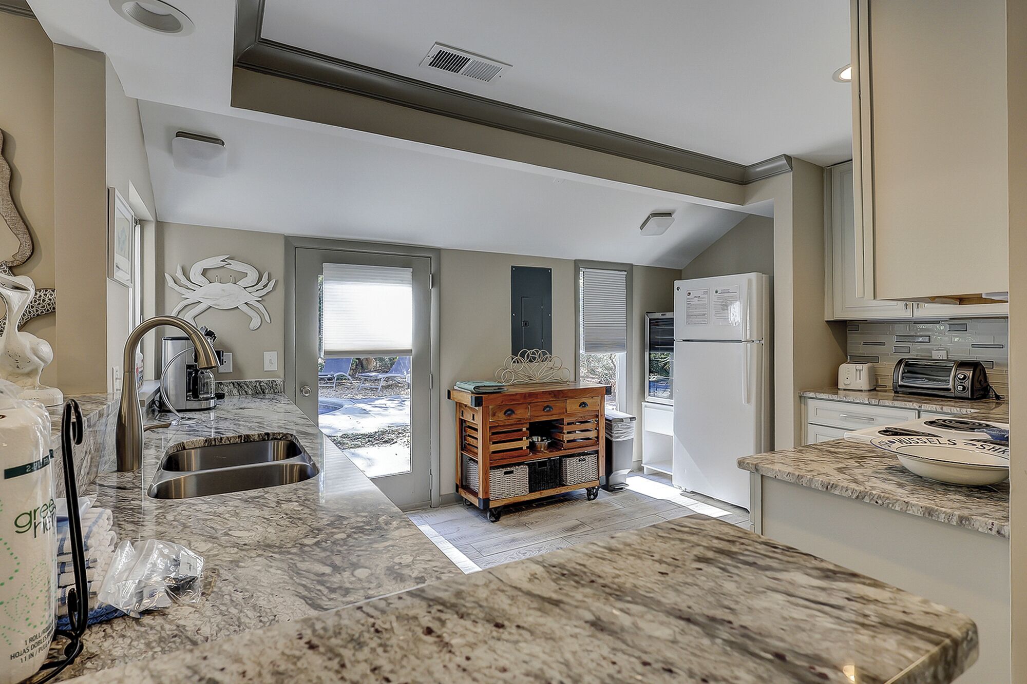 Kühlschrank, Mikrowelle, Herdplatte, Geschirrspüler