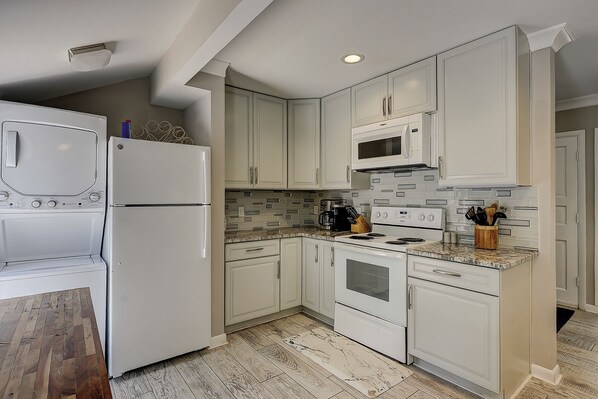 Fridge, microwave, stovetop, dishwasher