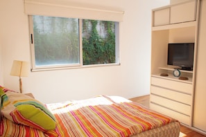 1 chambre, coffres-forts dans les chambres, fer et planche à repasser