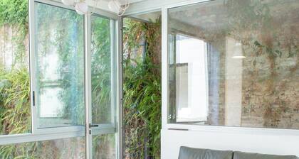 Unique 800 SQF modern, sunny, & inspiring Buenos Aires central spot stress-free.