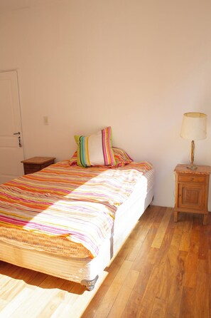 1 bedroom, in-room safe, iron/ironing board, WiFi - Unique 800 SQF modern, sunny, & inspiring Buenos Aires central spot stress-free. (Buenos Aires)