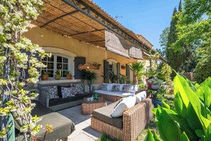 Property grounds - Large air-conditioned villa in Arles (Arles)