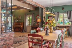 Dining - Large air-conditioned villa in Arles (Arles)