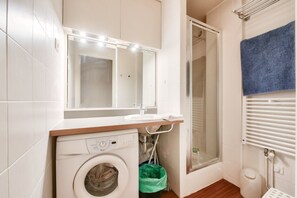 Shower, towels