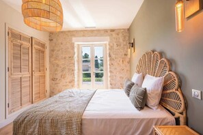 4 sovrum, skrivbord, strykjärn/strykbräda och wi-fi