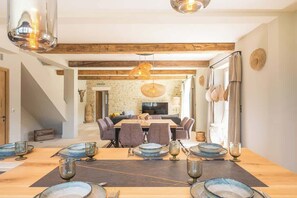 Dining - Villa Lou Pantaï: Elegance and Comfort in the Heart of Saint-Rémy-de-Provence (Saint-Rémy-de-Provence)