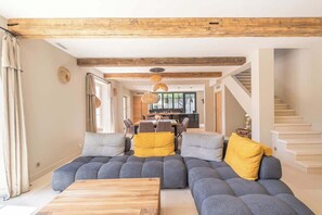 TV, stereo - Villa Lou Pantaï: Elegance and Comfort in the Heart of Saint-Rémy-de-Provence (Saint-Rémy-de-Provence)