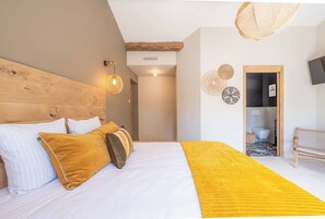 4 Schlafzimmer, Schreibtisch, Bügeleisen/Bügelbrett, WLAN