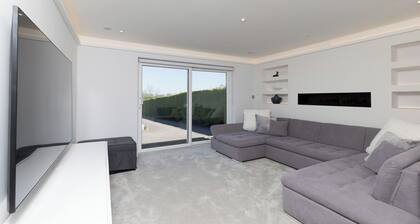 Spacious 4BD Smart Home in Idyllic Rural Setting