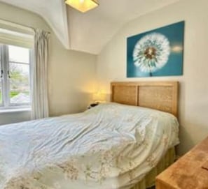 2 habitaciones, tabla de planchar con plancha, wifi y ropa de cama