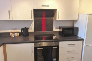 Micro-ondes, four, plaque de cuisson, grille-pain
