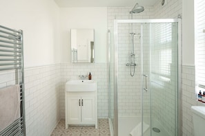 Hair dryer - Stylish Crouch End 2B2B Flat - Sleeps 4 (Greater London)