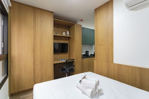 Studio | 1 bedroom, blackout drapes, iron/ironing board, free WiFi